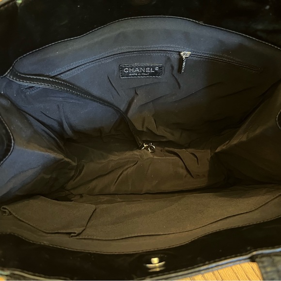 Chanel Black Patent Leather Expandable Tote - Picture 8 of 16